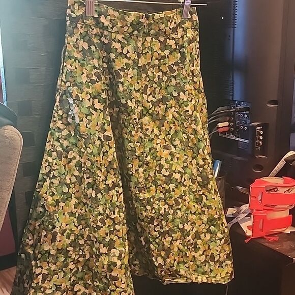 Heart OF Haute Green Floral Skirt Size S - Picture 3 of 3